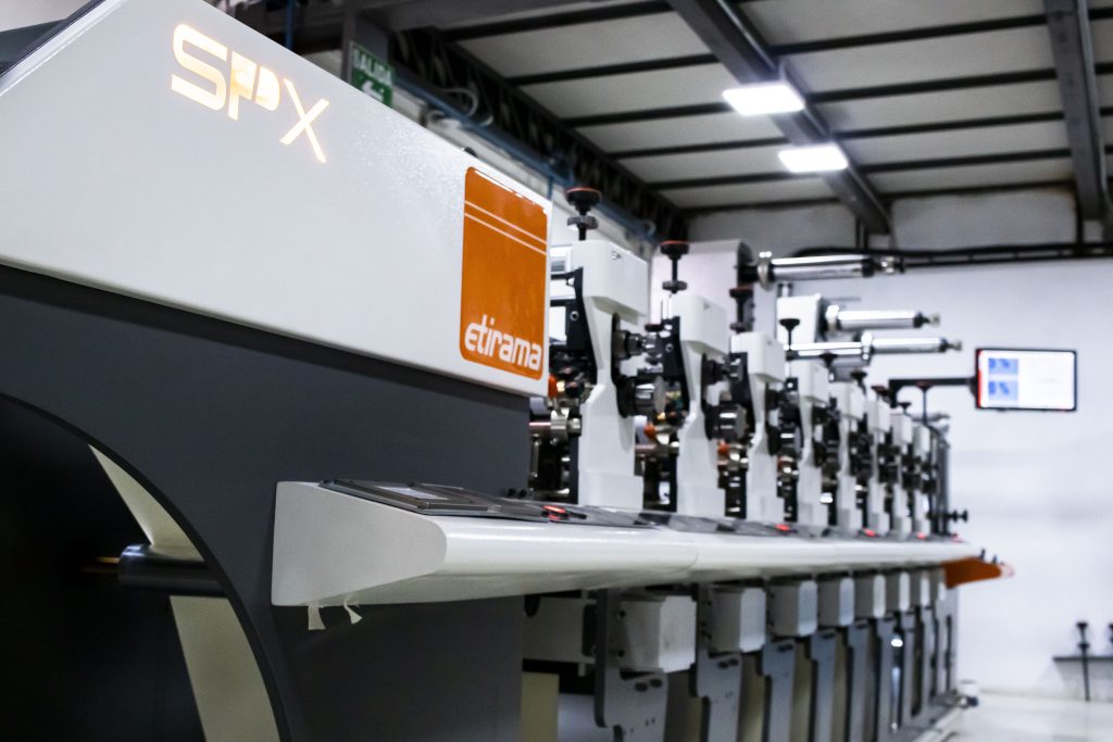 Visión de label print Ser reconocidos como líderes en el sector flexográfico a nivel nacional, destacándonos por nuestra innovación tecnológica, compromiso con la calidad y enfoque en brindar un servicio excepcional.